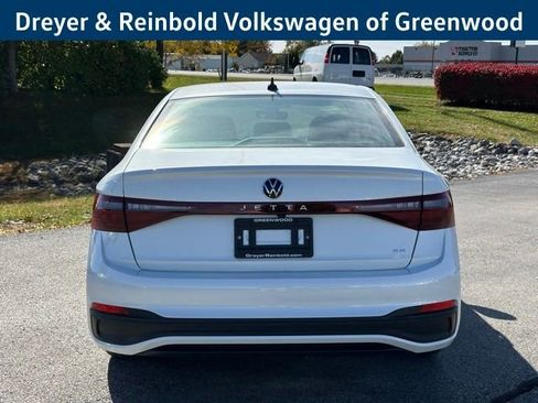 New 2026 Volkswagen Jetta SE image 6