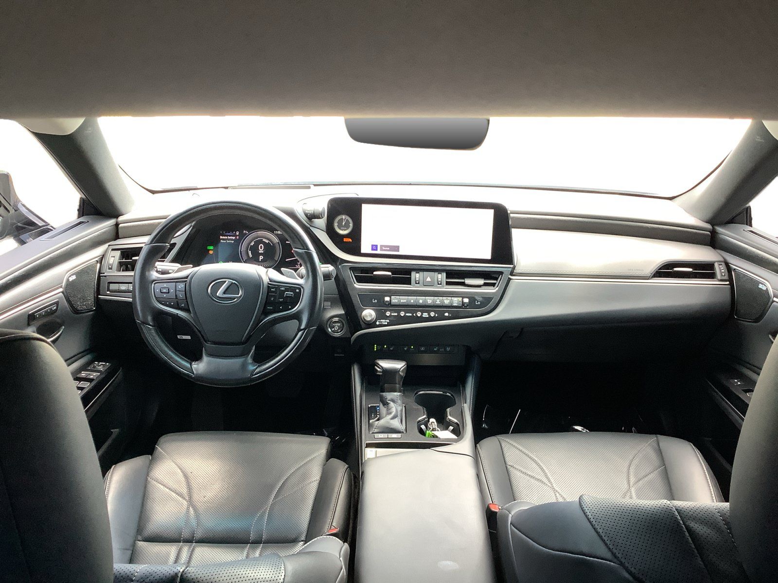 Used 2025 Lexus ES 300h w/ Luxury Package FWD image 10