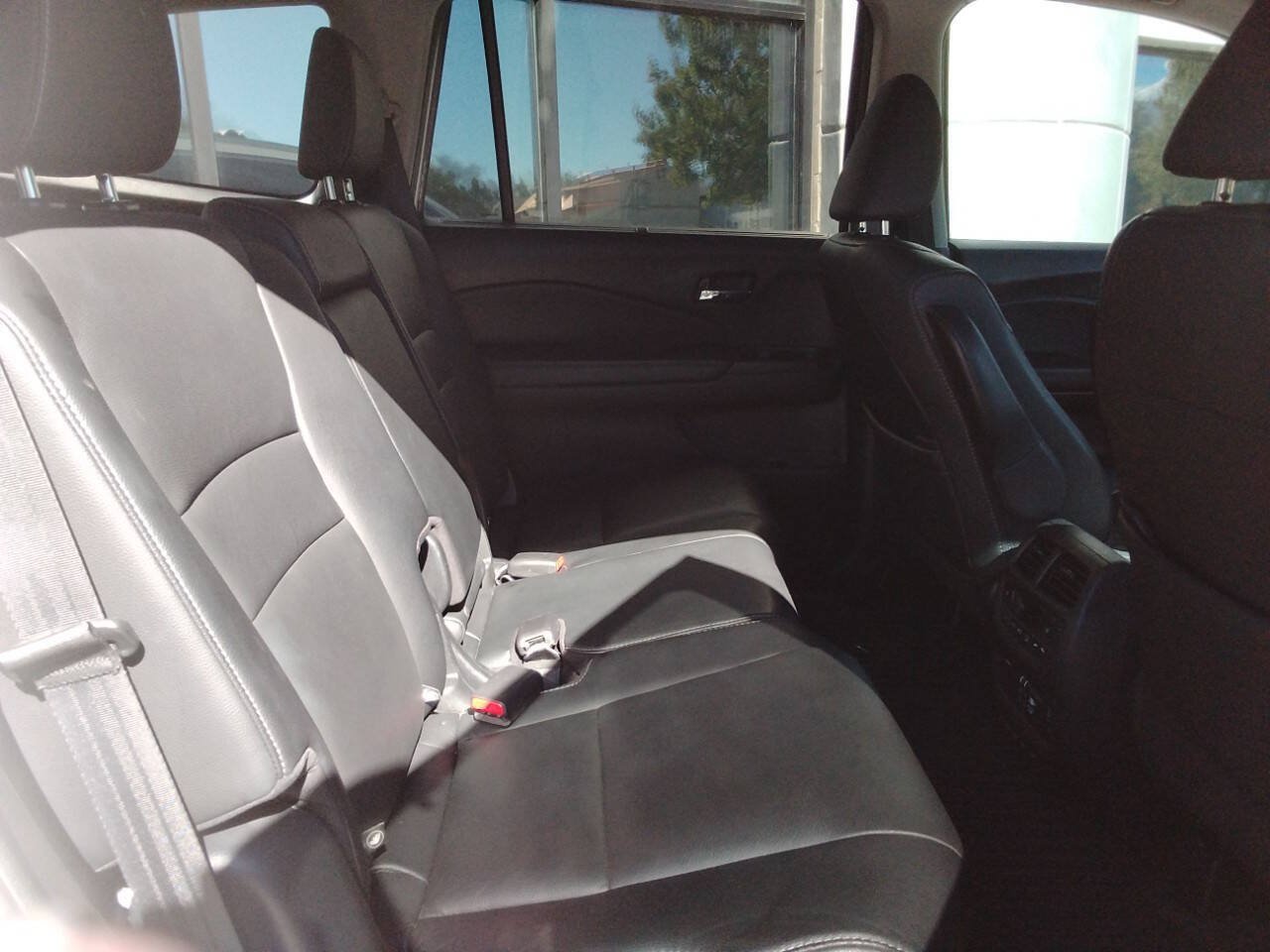 Used 2022 Honda Pilot Touring image 12