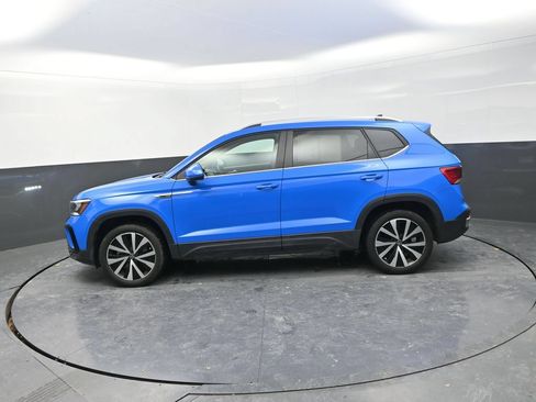 Used 2023 Volkswagen Taos SE FWD image 6