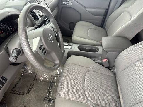 Used 2015 Nissan Frontier SV RWD image 24