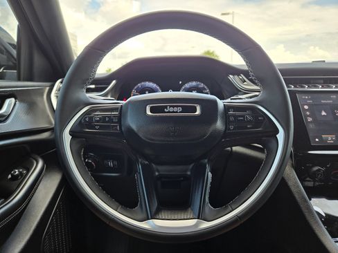 Used 2025 Jeep Grand Cherokee L Altitude AWD/4WD image 52
