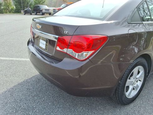 Used 2015 Chevrolet Cruze LT w/ Technology Package FWD image 13