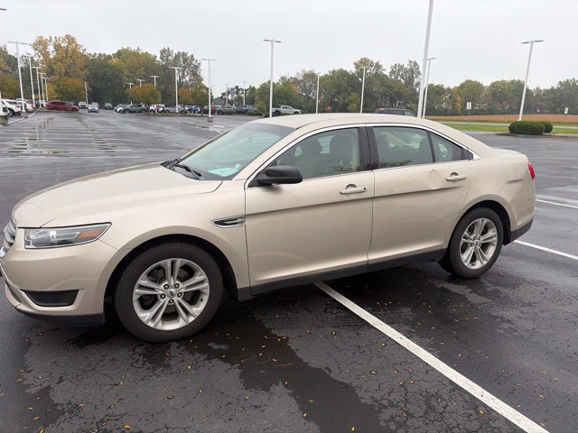 Used 2017 Ford Taurus SE FWD image 2