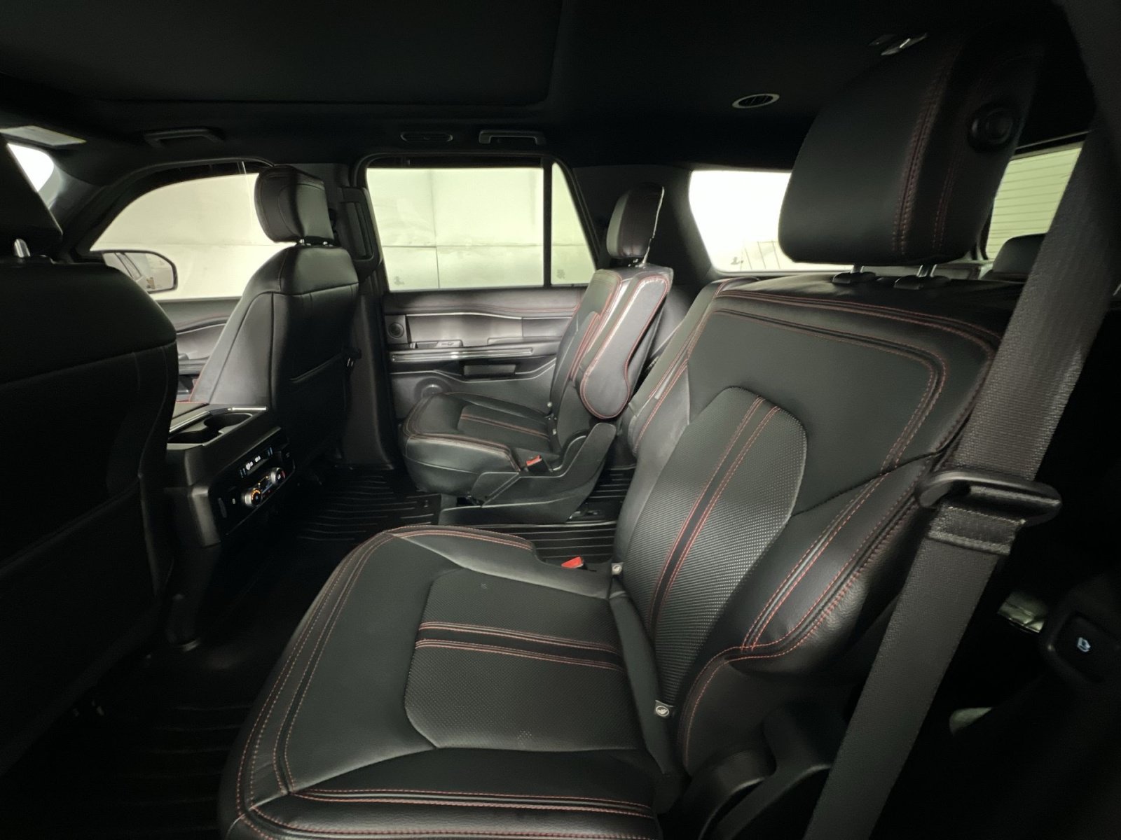 Used 2019 Ford Expedition Limited w/ Equipment Group 303A AWD/4WD image 25