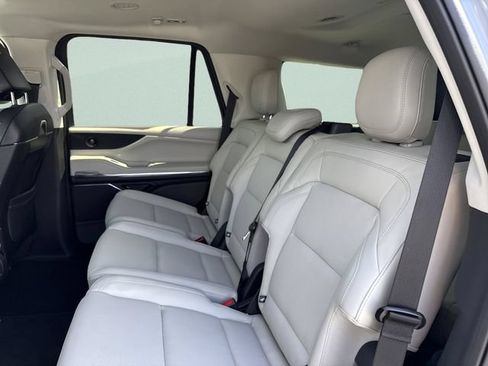 New 2026 Lincoln Navigator Premiere AWD/4WD image 26