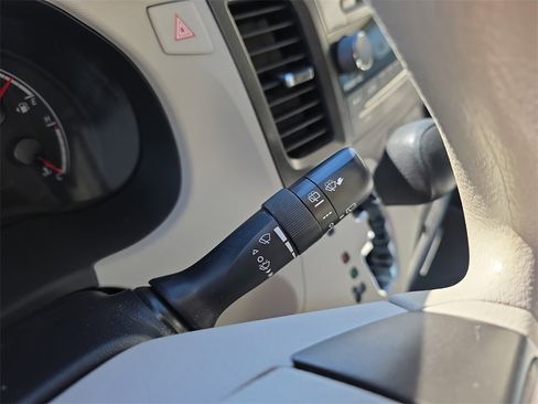 Used 2011 Toyota Sienna LE image 24