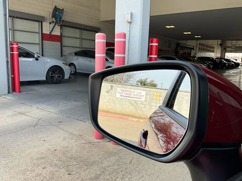 Used 2025 Nissan Versa SV w/ Trunk Package image 18