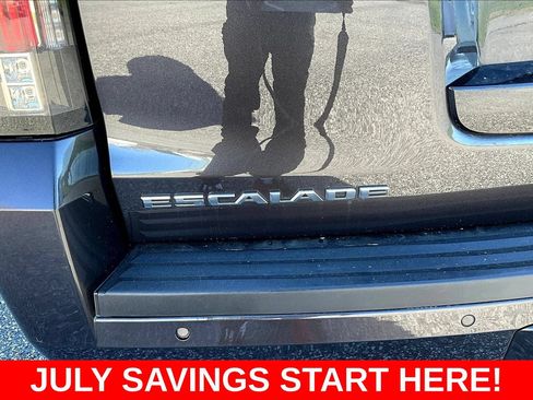 Used 2018 Cadillac Escalade ESV Luxury AWD/4WD image 30