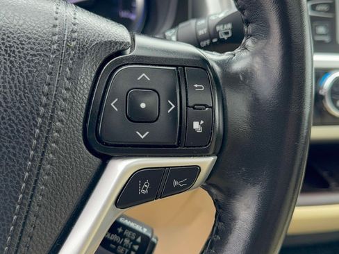 Used 2019 Toyota Highlander Limited w/ Protection Package #3 image 18