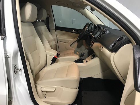 Used 2017 Volkswagen Tiguan S image 14