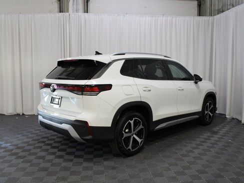 New 2025 Volkswagen Tiguan SE image 25