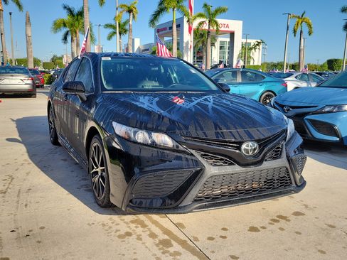 Used 2023 Toyota Camry SE FWD image 2