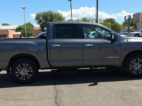 Used 2021 Nissan Titan SV w/ SV Convenience Package AWD/4WD image 11