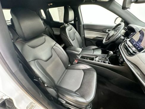 Used 2024 Jeep Compass Latitude AWD/4WD image 25