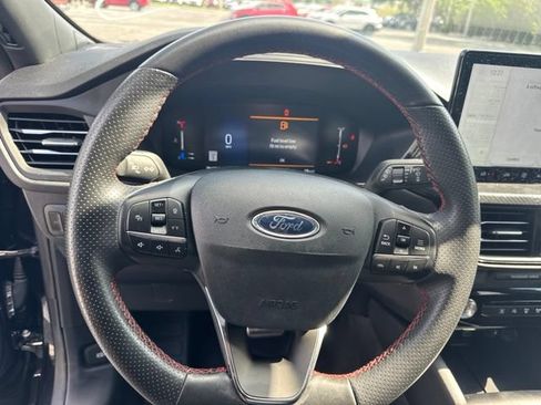 Used 2024 Ford Escape ST-Line w/ Tech Pack #1 FWD image 9