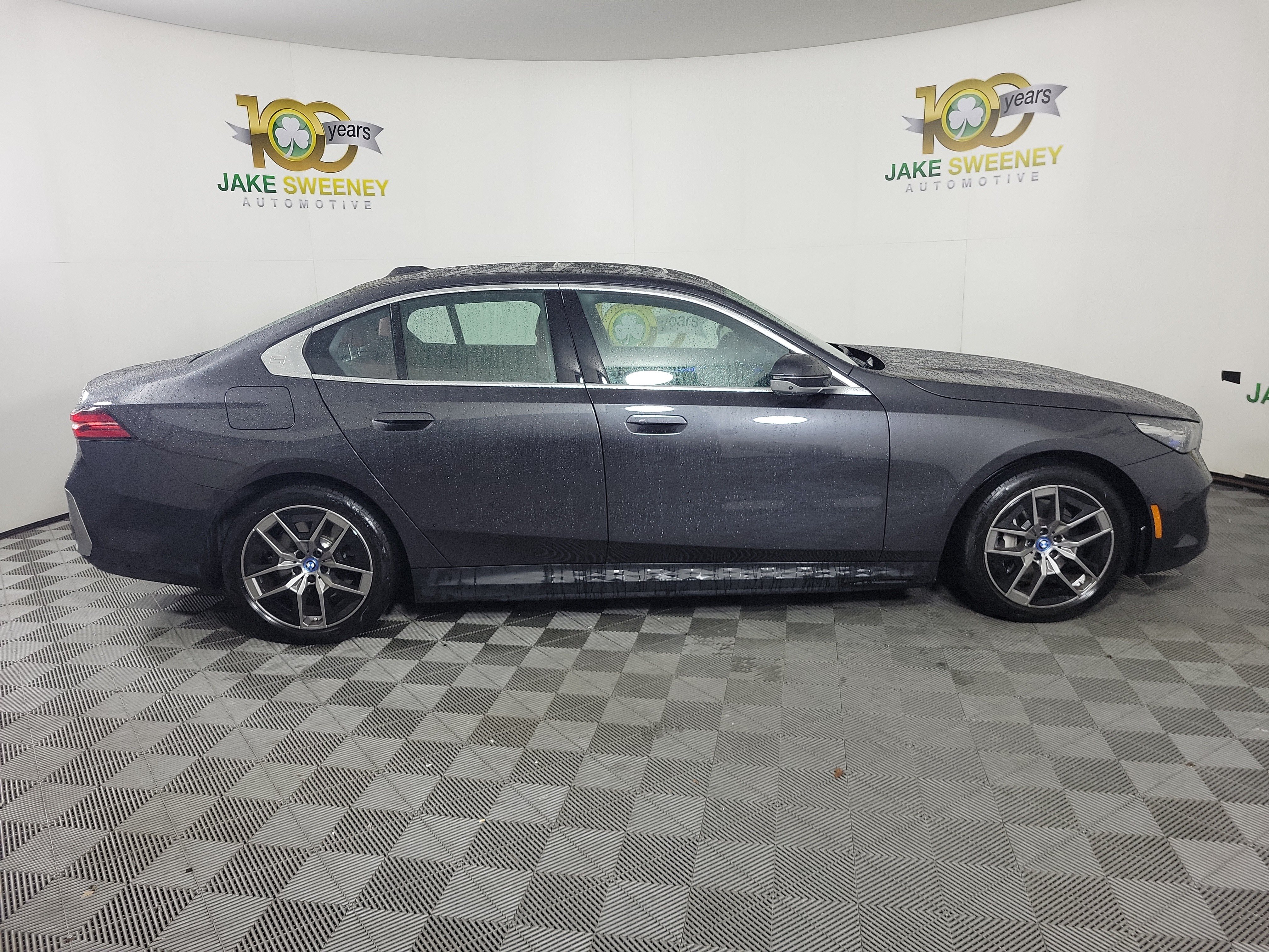 Used 2024 BMW i5 eDrive40i w/ Premium Package RWD image 4