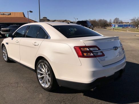 Used 2018 Ford Taurus Limited image 4
