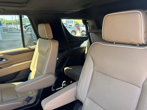Used 2024 Chevrolet Tahoe Premier w/ Premium Package AWD/4WD image 10