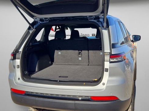 New 2025 Jeep Grand Cherokee Altitude RWD image 26