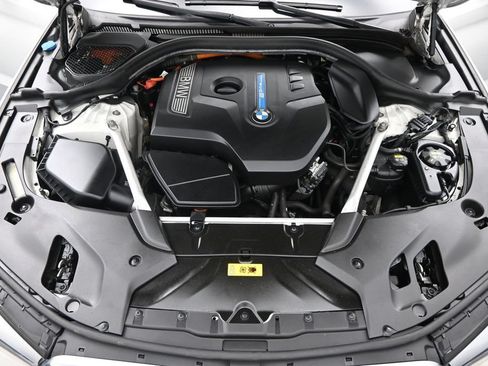Used 2019 BMW 530e xDrive w/ Convenience Package AWD/4WD image 30