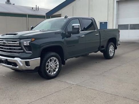 Used 2025 Chevrolet Silverado 2500 LTZ w/ LTZ Convenience Package image 4