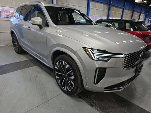 Used 2025 Volvo XC90 B5 Plus AWD/4WD image 3