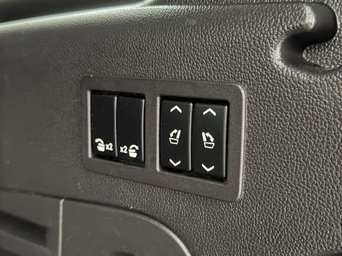 Used 2017 Cadillac Escalade ESV Luxury image 44