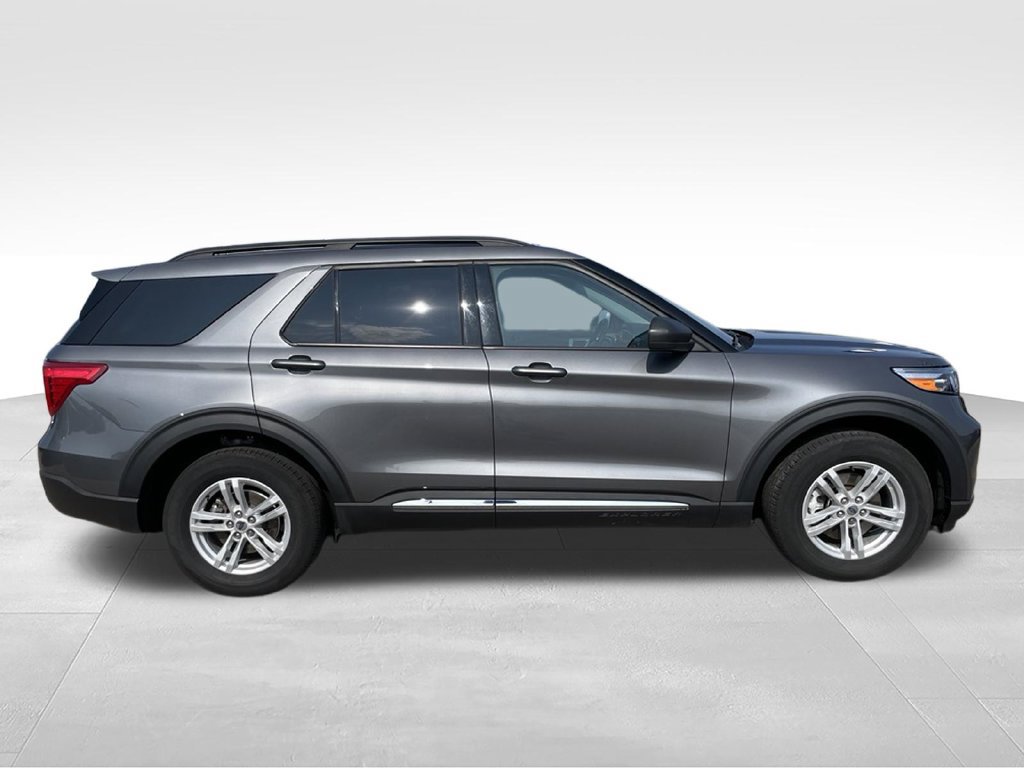 Used 2024 Ford Explorer XLT w/ Equipment Group 202A AWD/4WD image 28