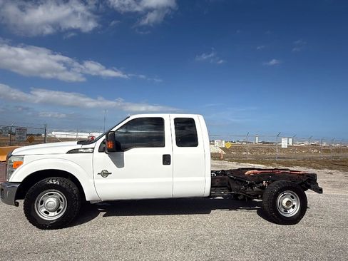 Used 2015 Ford F250 XL w/ XL Appearance Package RWD image 2
