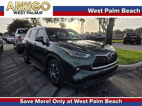 Used 2023 Toyota Highlander XLE FWD image 1