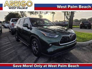 Used 2023 Toyota Highlander XLE FWD video 1