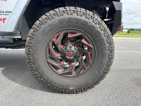 Used 2017 Jeep Wrangler Unlimited Sahara AWD/4WD image 11