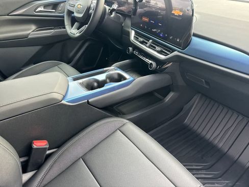 New 2026 Chevrolet Equinox EV LT image 16