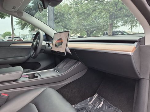 Used 2024 Tesla Model Y Long Range AWD/4WD image 23