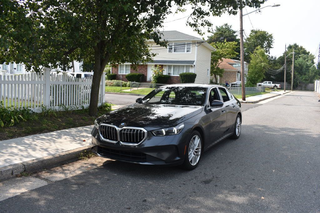 Used 2025 BMW 530i RWD image 2