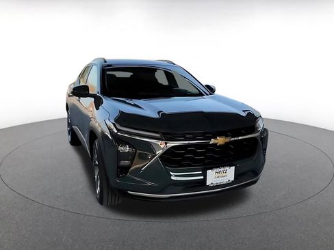 Used 2025 Chevrolet Trax LT image 2