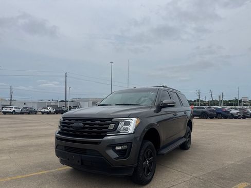 Used 2019 Ford Expedition XLT w/ Equipment Group 201A RWD image 8