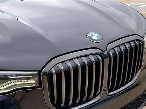 Used 2022 BMW X7 xDrive40i w/ M Sport Package image 30