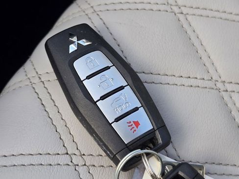 Used 2023 Mitsubishi Outlander SEL image 37