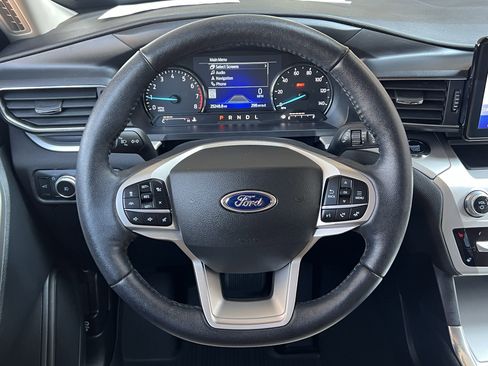 Used 2022 Ford Explorer XLT w/ Equipment Group 202A image 33