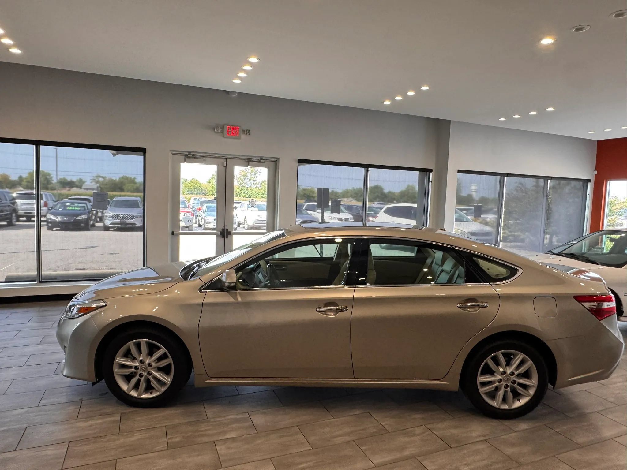 Used 2015 Toyota Avalon XLE FWD image 10