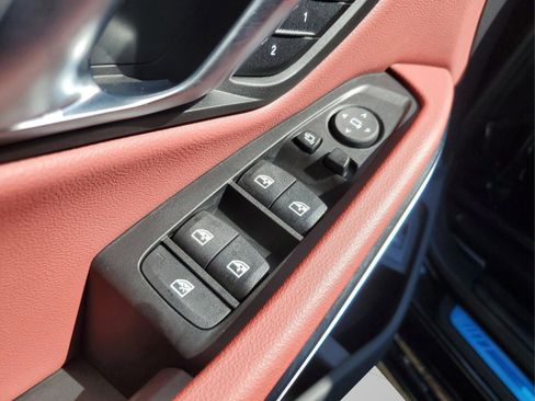 Used 2025 BMW 330i Sedan w/ M Sport Package image 17