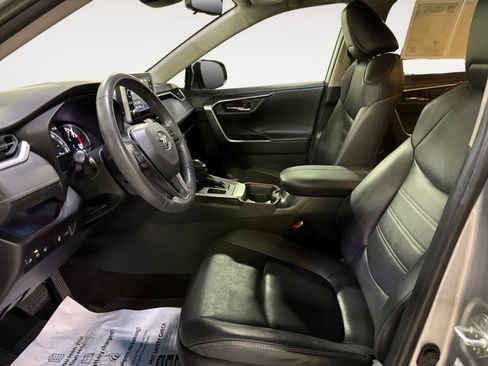 Used 2019 Toyota RAV4 Limited w/ Cold Weather Package FWD image 15