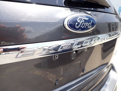 Used 2015 Ford Explorer XLT w/ Equipment Group 201B AWD/4WD image 6
