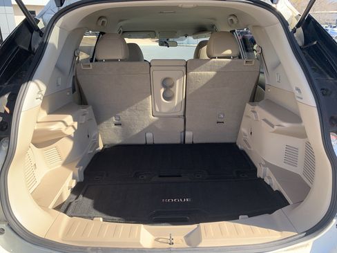Used 2017 Nissan Rogue SV image 34