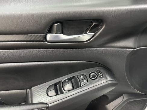 Used 2025 Nissan Altima 2.5 SV AWD/4WD image 18