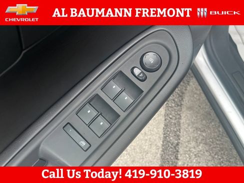 Used 2017 Chevrolet Traverse LT w/ Style and Technology Package FWD image 11