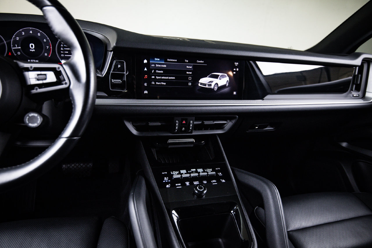 Certified 2024 Porsche Cayenne AWD/4WD image 19