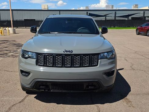 Used 2019 Jeep Grand Cherokee Laredo RWD image 3
